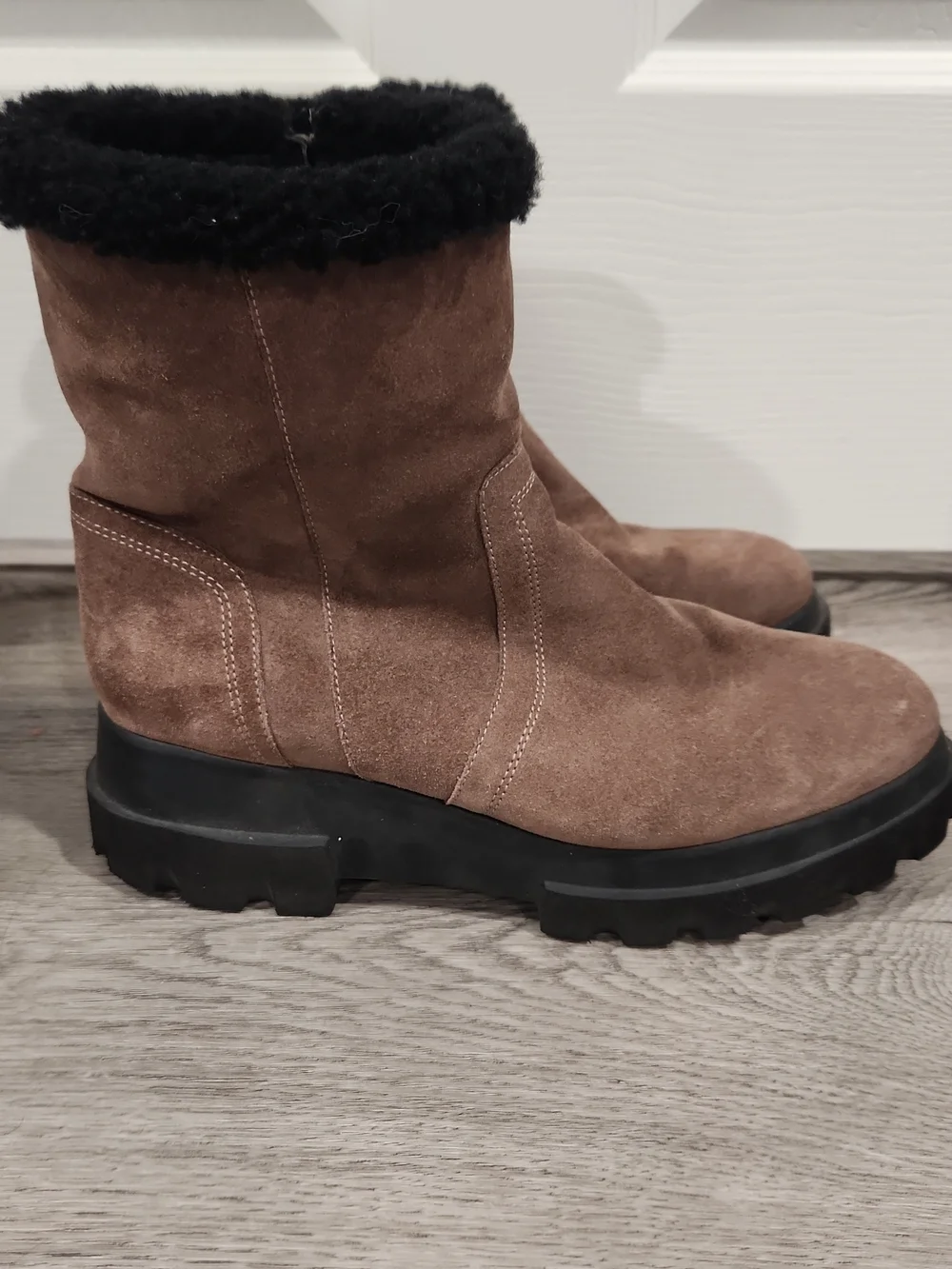 Aquatalia Kyla Brown Suede Shearling Boots 10.5 M Water Resistant Lug Sole $550
